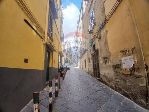 appartamento in vendita a Napoli in zona Avvocata