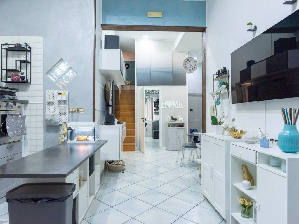 appartamento in vendita a Napoli in zona Stella