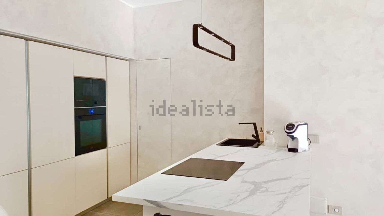 appartamento in vendita a Napoli in zona Chiaia