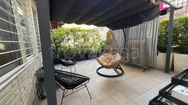 appartamento in vendita a Napoli in zona San Carlo all'Arena