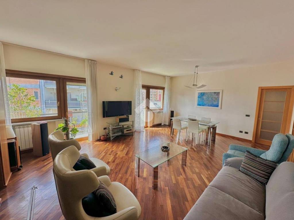 appartamento in vendita a Napoli in zona Arenella