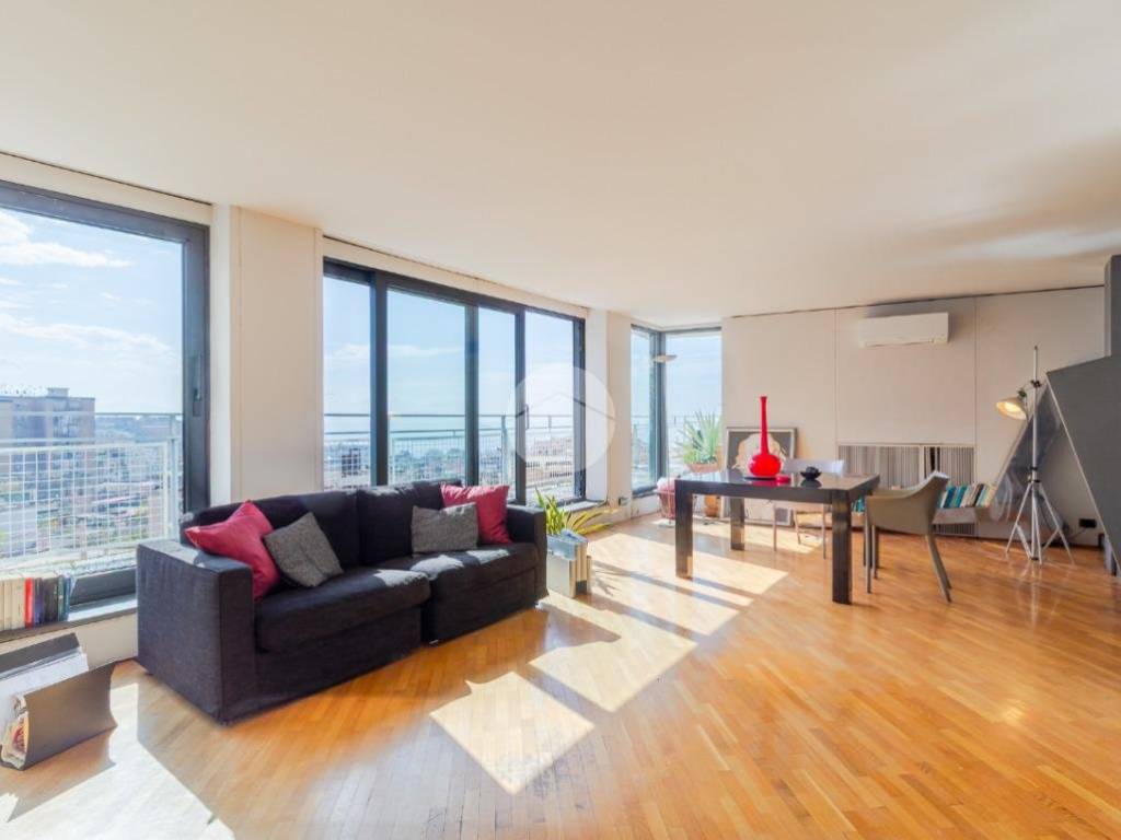 appartamento in vendita a Napoli in zona Chiaia