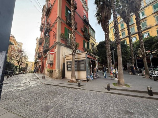 appartamento in vendita a Napoli in zona Chiaia