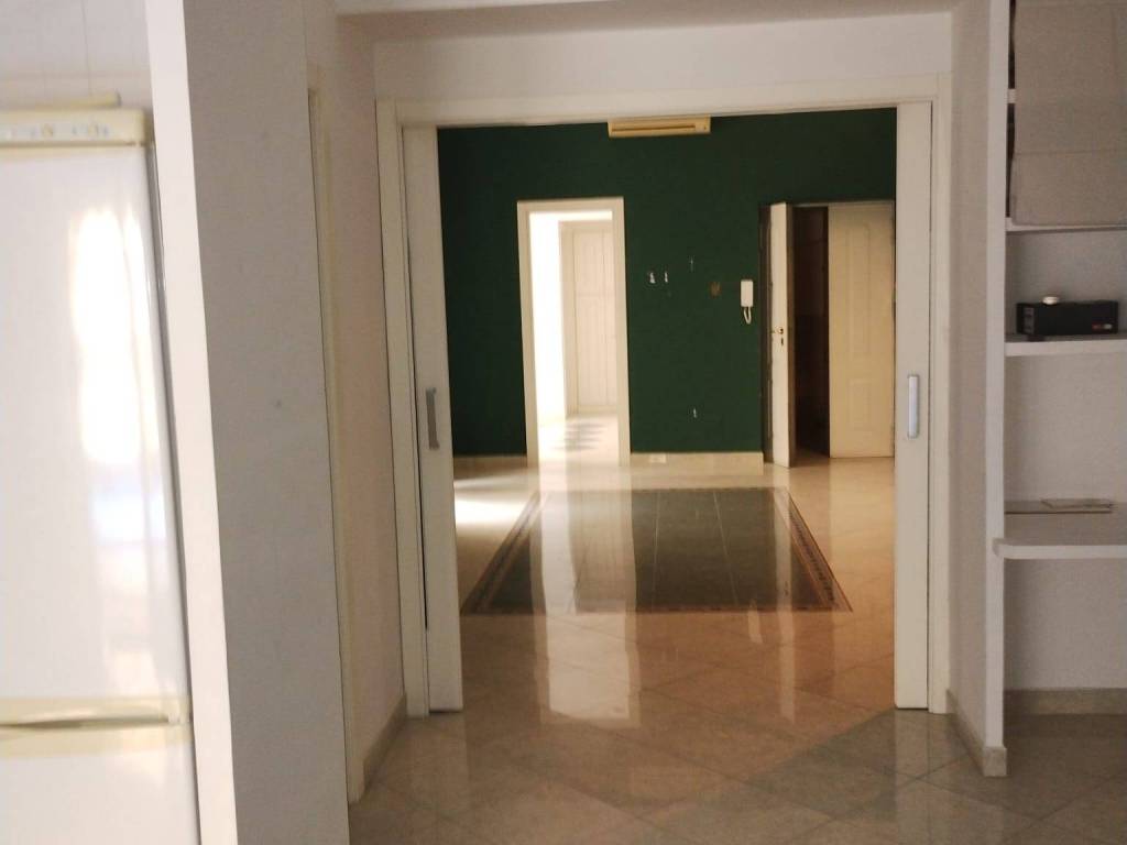 appartamento in vendita a Napoli in zona Chiaia