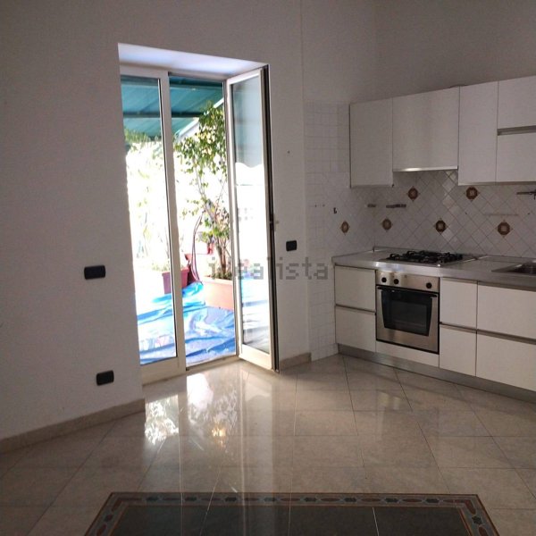 appartamento in vendita a Napoli in zona Chiaia