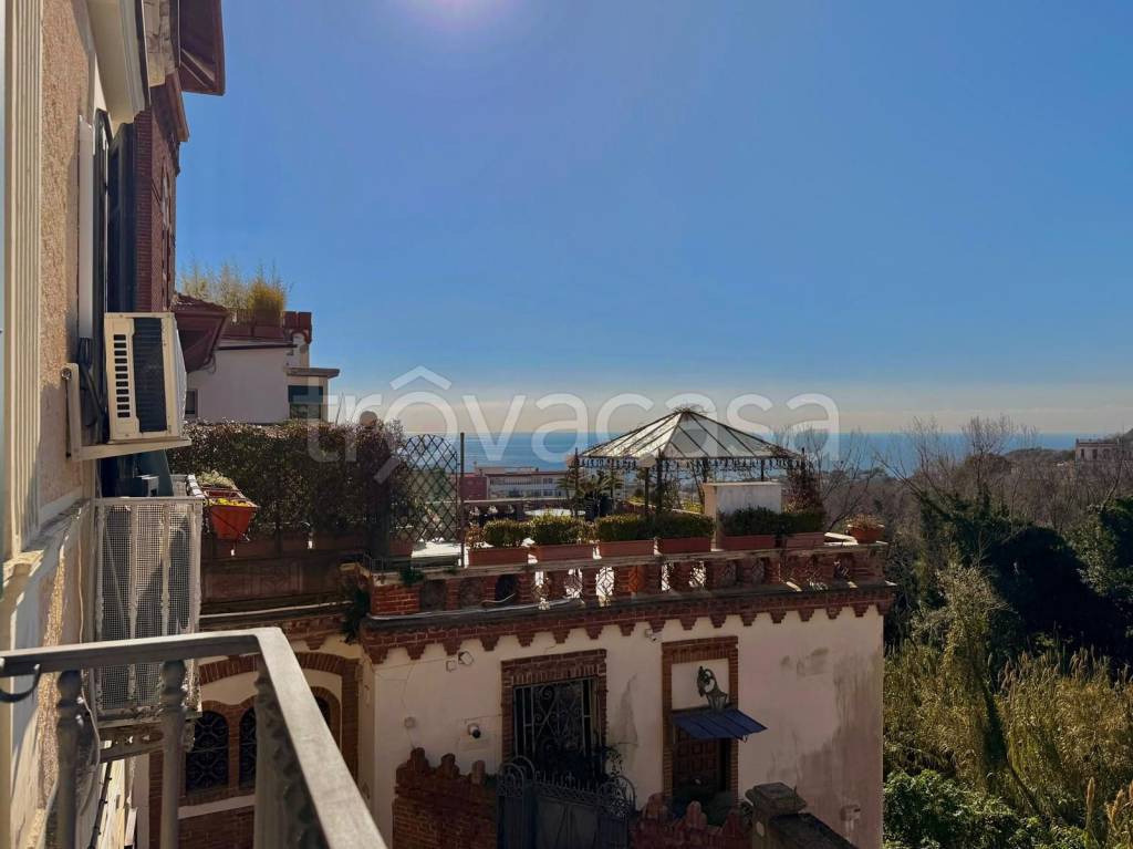 appartamento in vendita a Napoli in zona Posillipo
