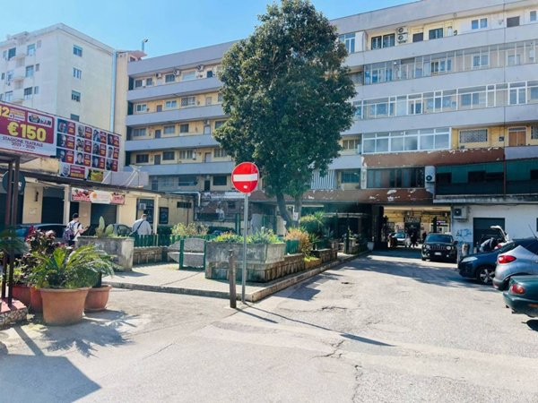 appartamento in vendita a Napoli in zona Fuorigrotta