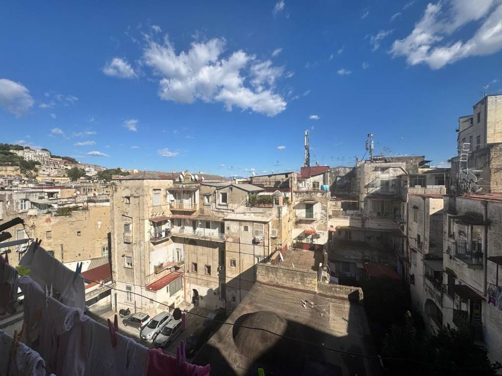appartamento in vendita a Napoli in zona Stella