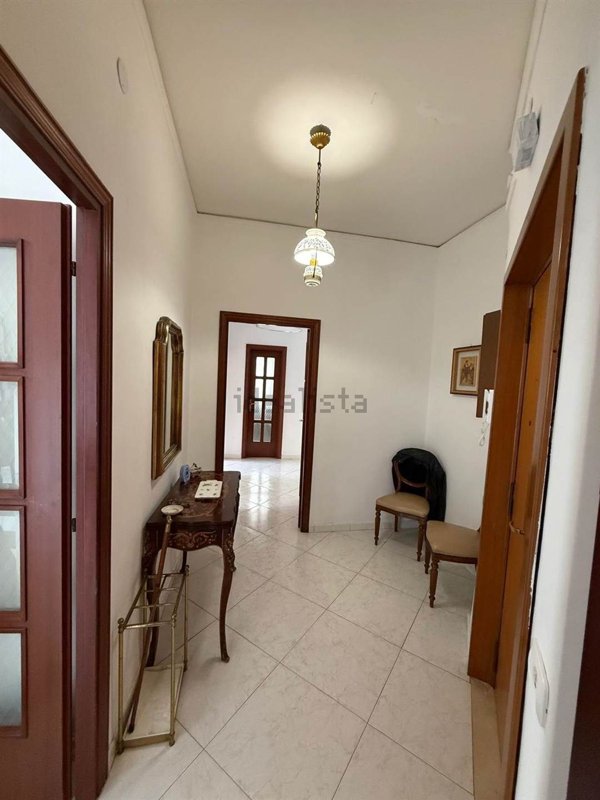 appartamento in vendita a Napoli in zona Chiaia