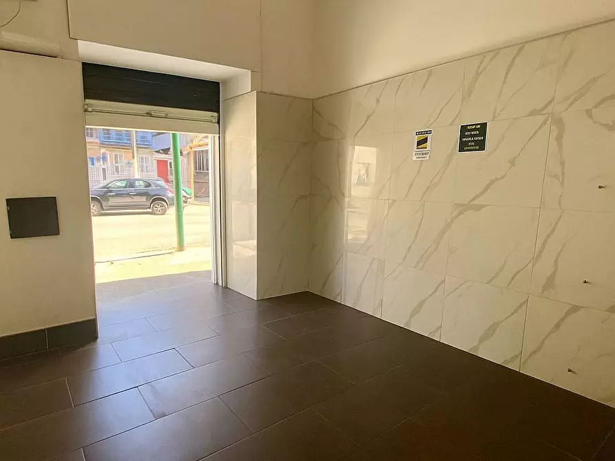 locale commerciale in vendita a Napoli