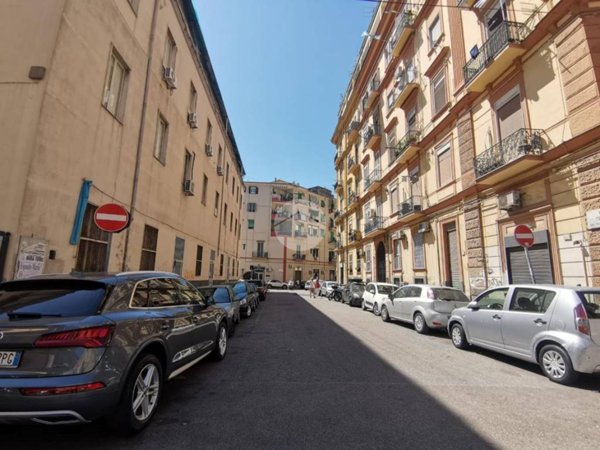 appartamento in vendita a Napoli in zona Vicaria