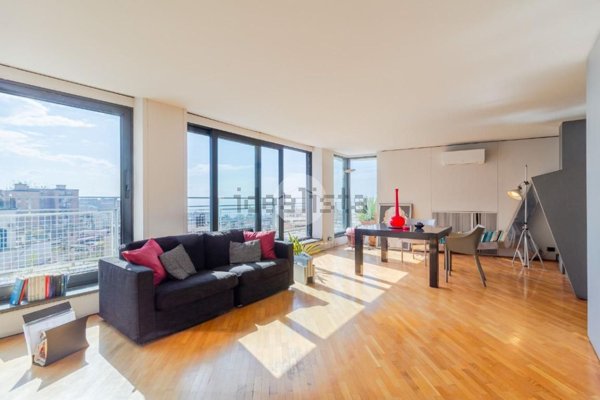 appartamento in vendita a Napoli in zona Chiaia