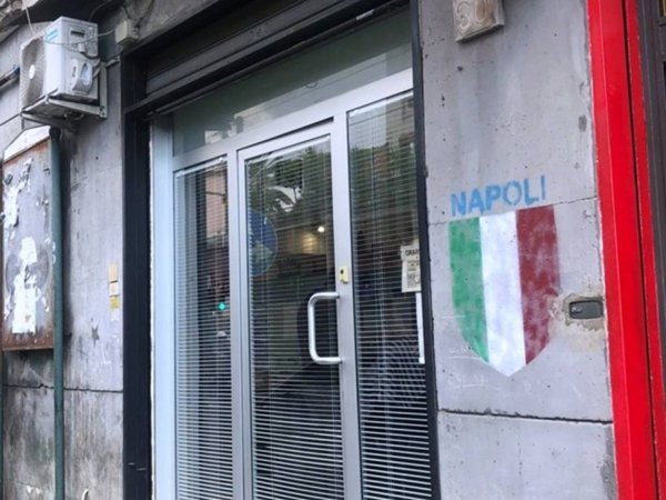 negozio in vendita a Napoli in zona Capodimonte / Colli Aminei