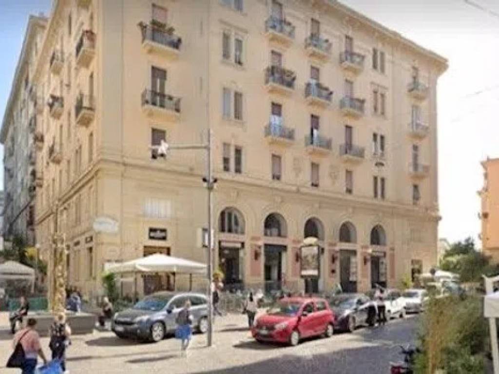 negozio in vendita a Napoli in zona Vomero
