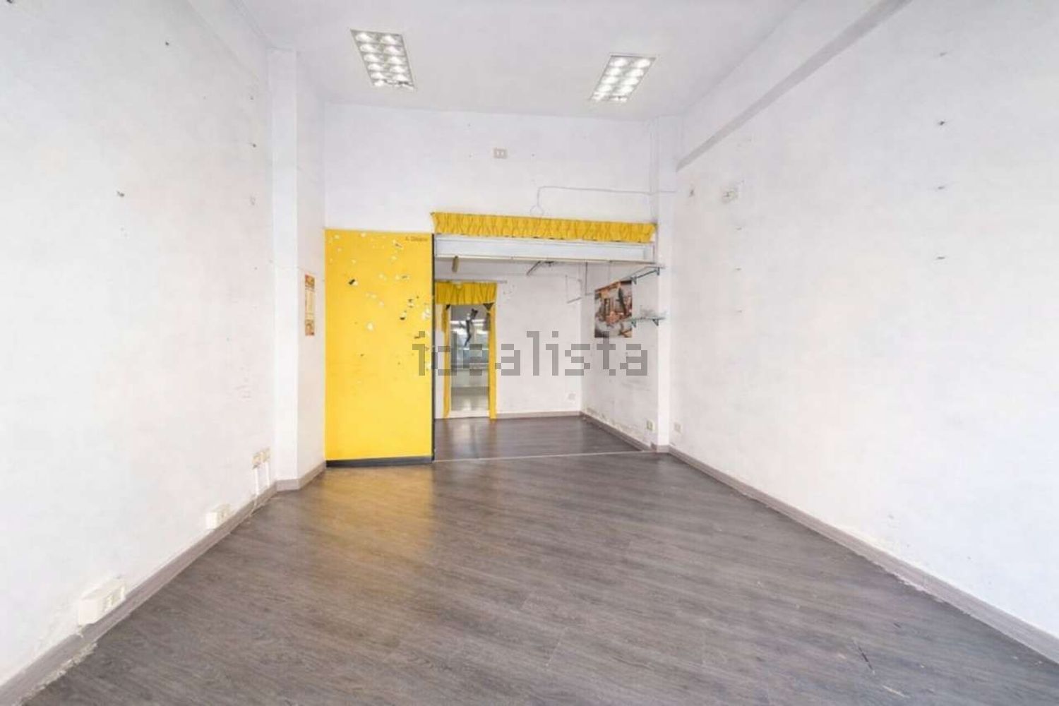 locale commerciale in vendita a Napoli