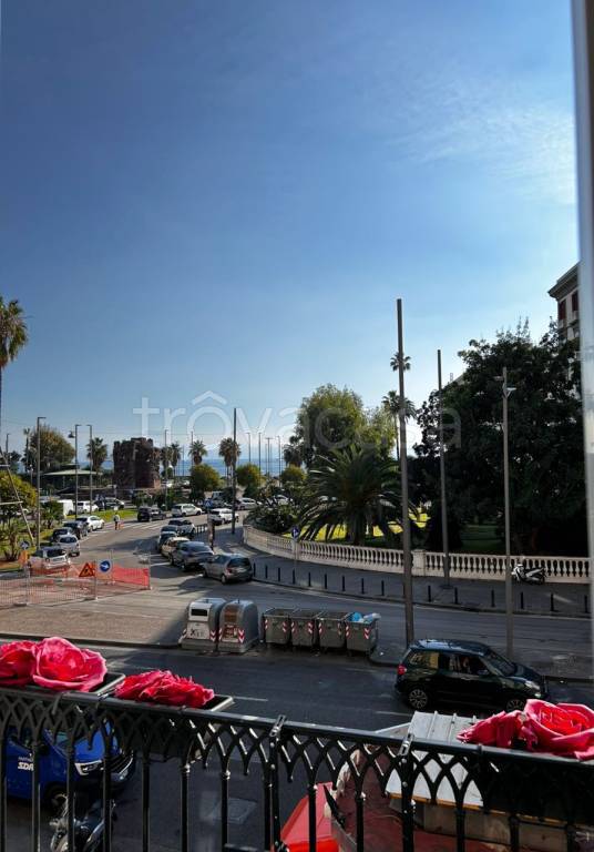 appartamento in vendita a Napoli in zona Chiaia