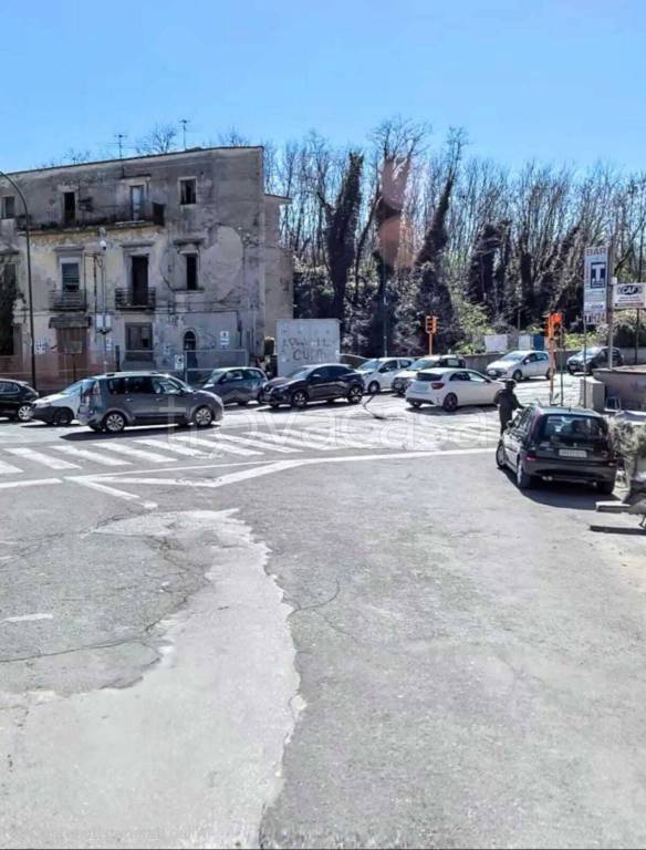 locale commerciale in vendita a Napoli in zona Chiaiano