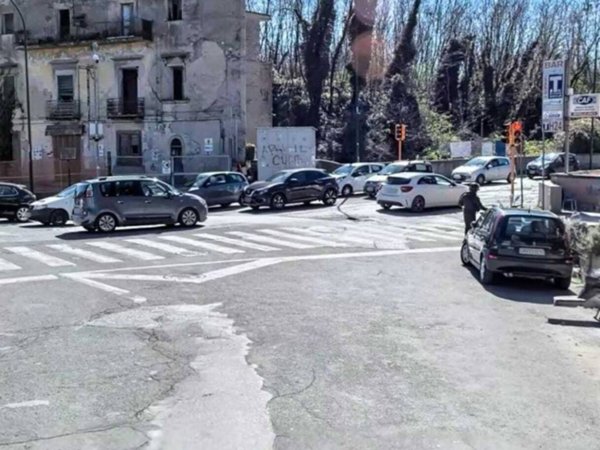 locale commerciale in vendita a Napoli in zona Chiaiano