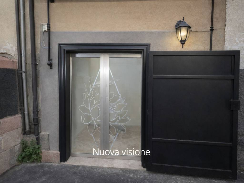 negozio in vendita a Napoli in zona Secondigliano