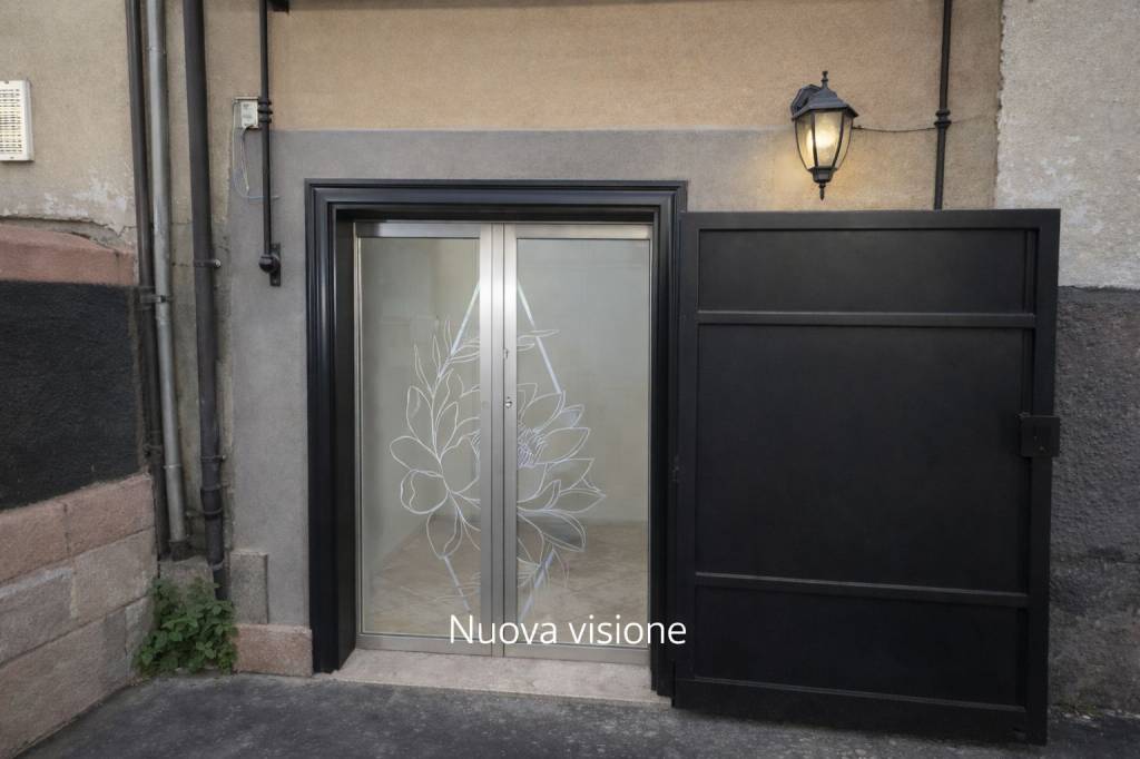 negozio in vendita a Napoli in zona Secondigliano