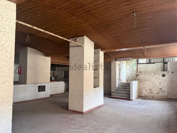 ufficio in vendita a Napoli in zona San Carlo all'Arena