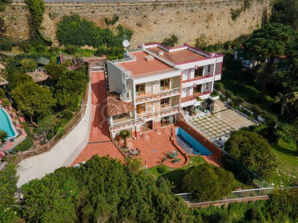 appartamento in vendita a Napoli in zona Posillipo