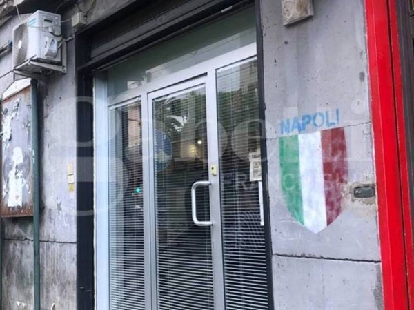 negozio in vendita a Napoli in zona Capodimonte / Colli Aminei