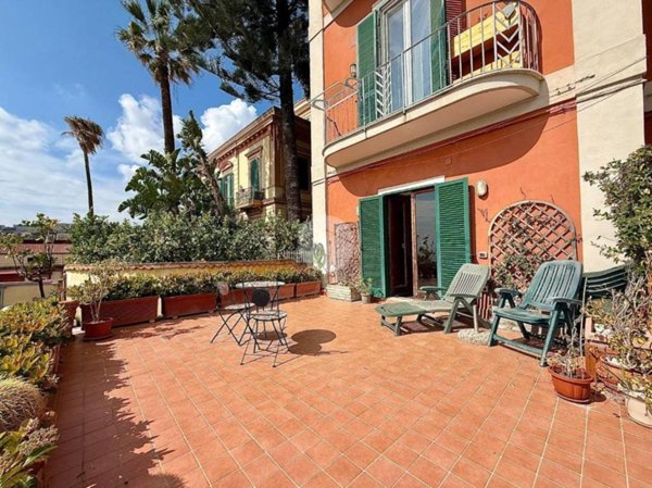 appartamento in vendita a Napoli in zona Chiaia