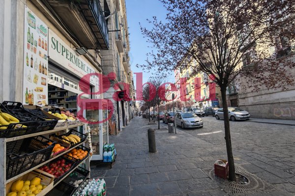 locale commerciale in vendita a Napoli