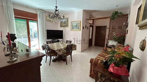 appartamento in vendita a Napoli in zona San Carlo all'Arena