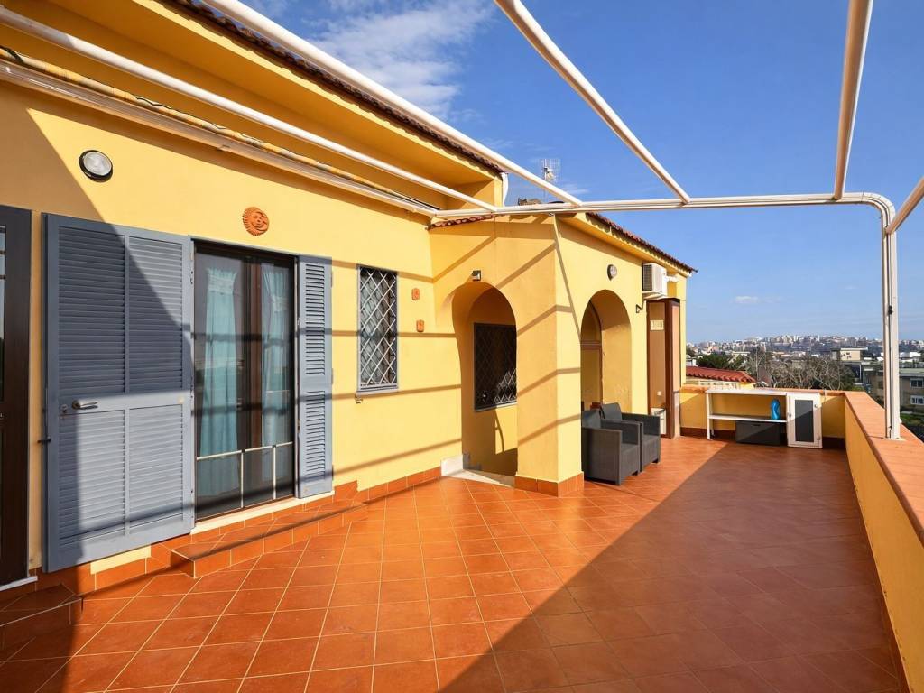 casa indipendente in vendita a Napoli in zona Soccavo