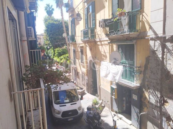 appartamento in vendita a Napoli in zona Chiaia