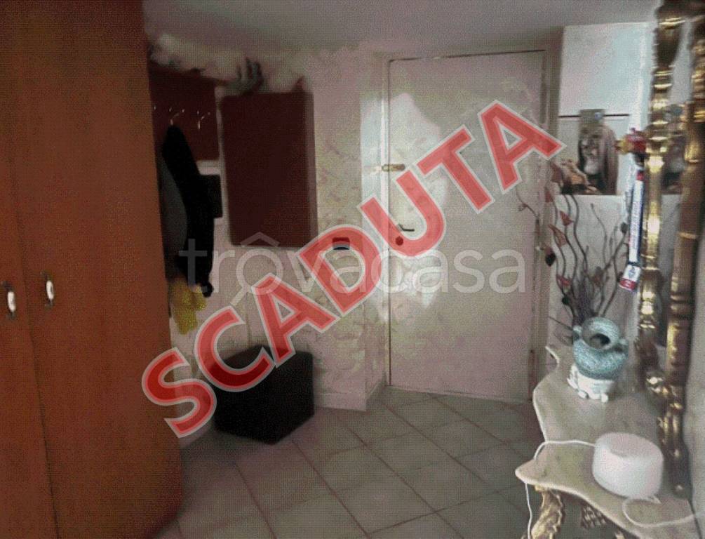 appartamento in vendita a Napoli in zona San Carlo all'Arena