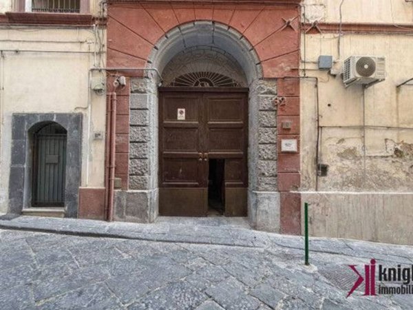 appartamento in vendita a Napoli in zona Chiaia