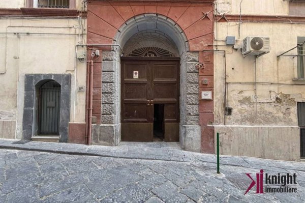 appartamento in vendita a Napoli in zona Chiaia