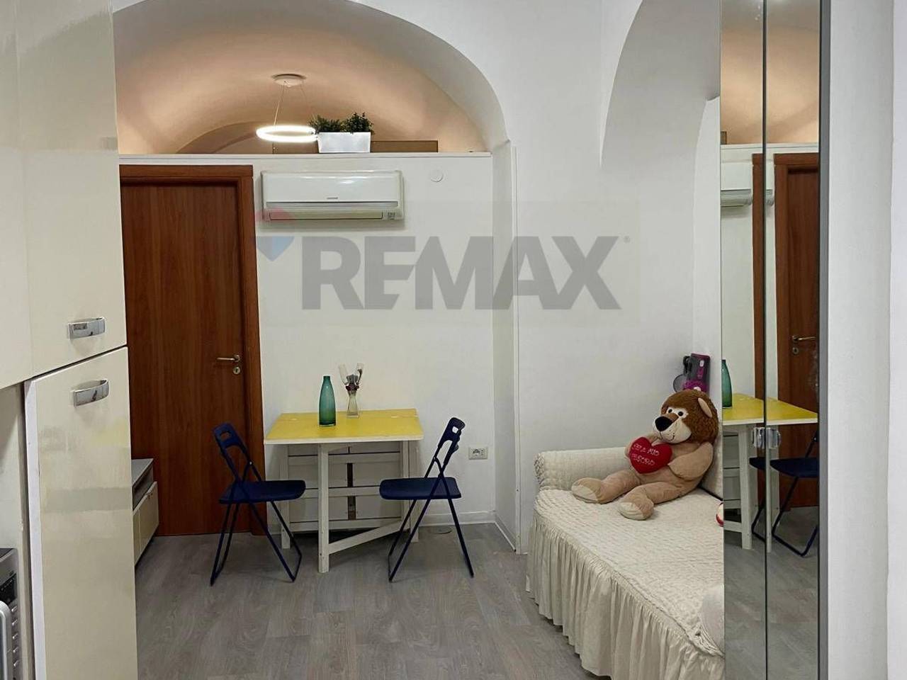 appartamento in vendita a Napoli in zona San Lorenzo