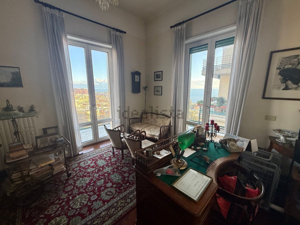 appartamento in vendita a Napoli in zona Chiaia