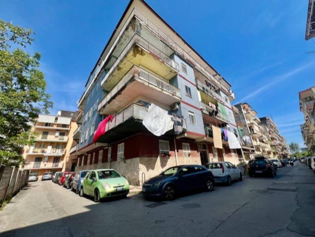 appartamento in vendita a Napoli in zona Pianura
