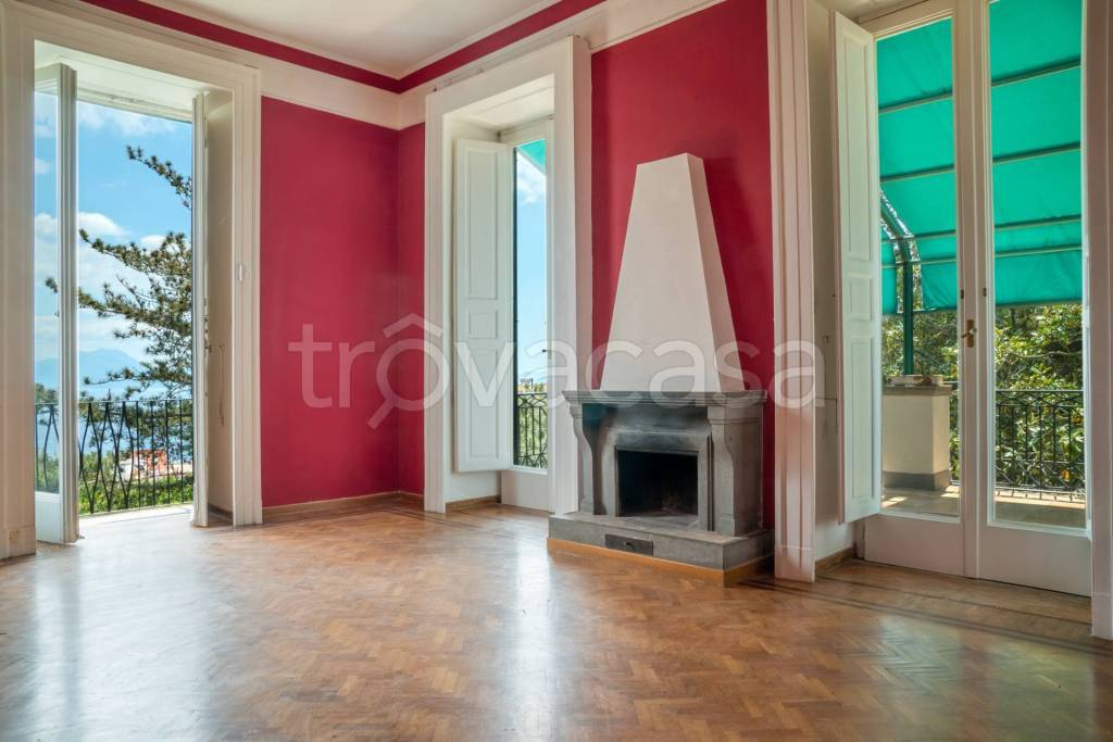 appartamento in vendita a Napoli in zona Posillipo