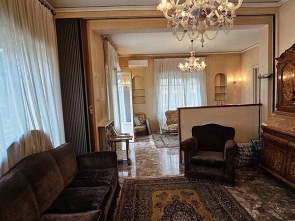 appartamento in vendita a Napoli in zona Chiaia