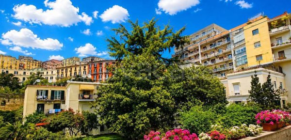 appartamento in vendita a Napoli in zona Chiaia