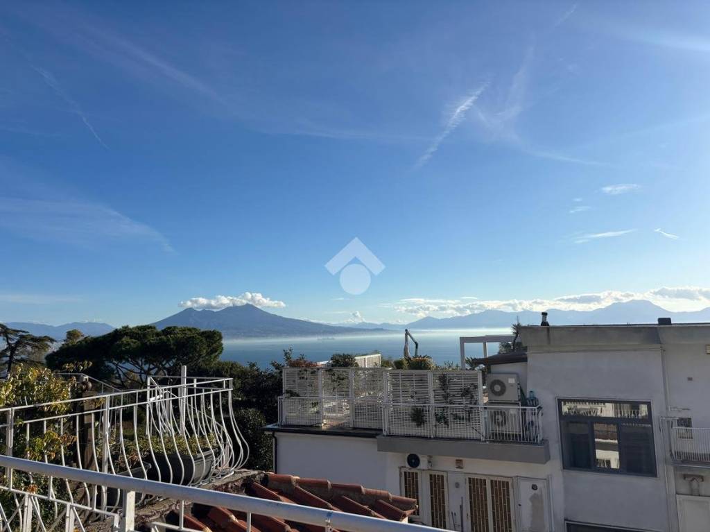 appartamento in vendita a Napoli in zona Posillipo