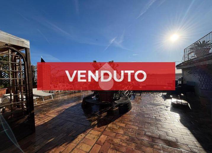 appartamento in vendita a Napoli in zona Posillipo