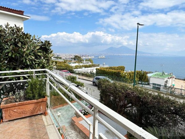 appartamento in vendita a Napoli in zona Posillipo