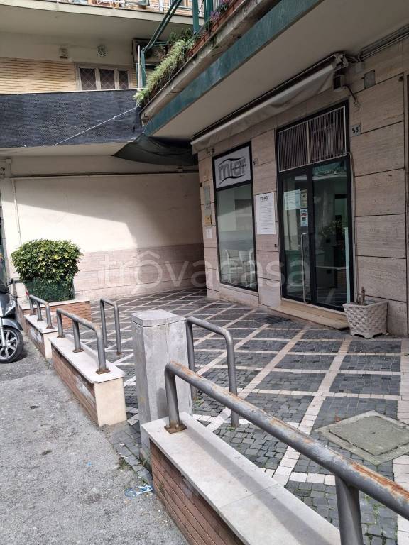 negozio in vendita a Napoli in zona Vomero