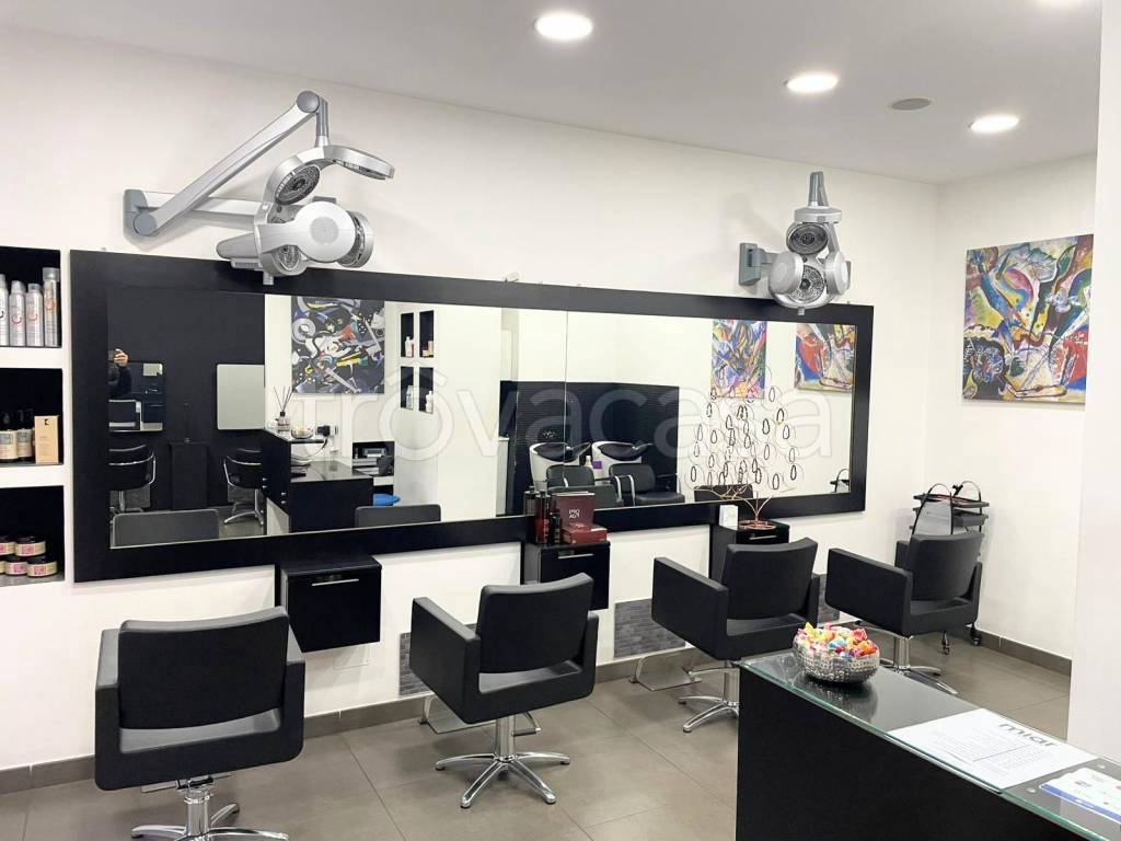 negozio in vendita a Napoli in zona Vomero