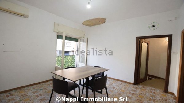 appartamento in vendita a Napoli in zona San Carlo all'Arena