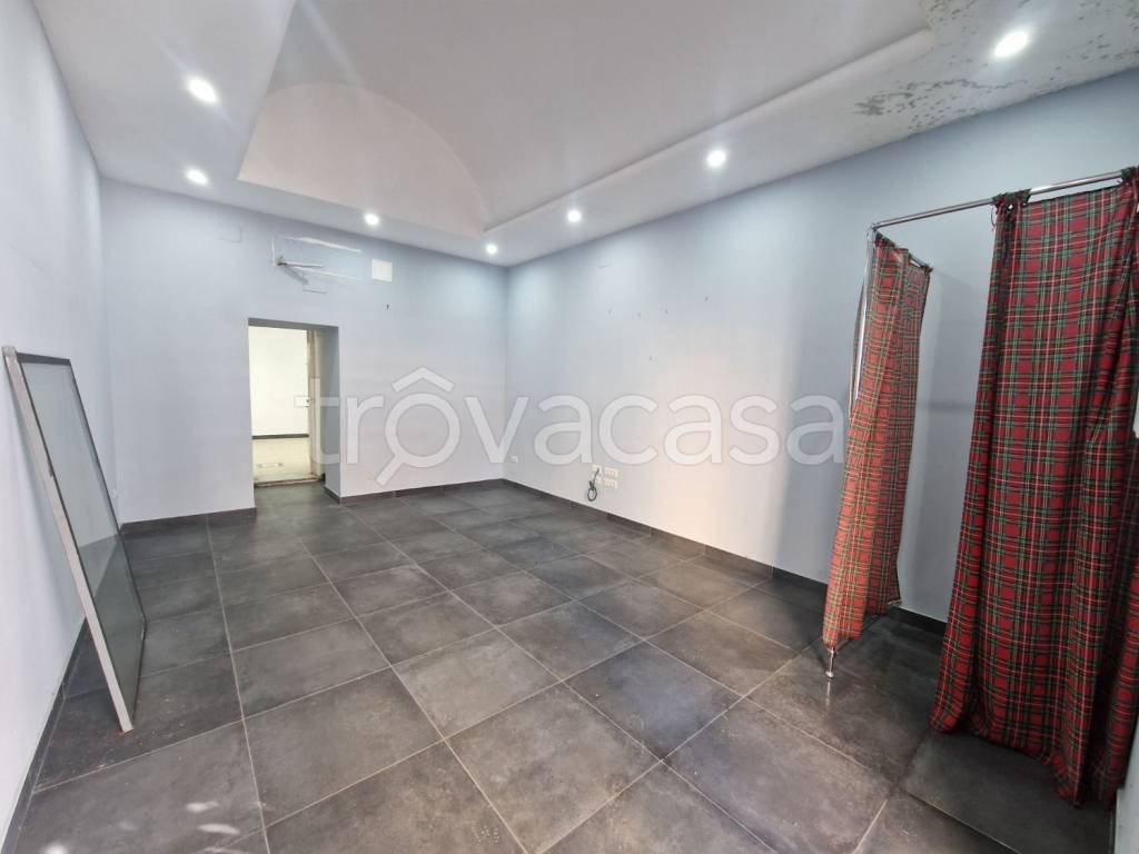 negozio in vendita a Napoli in zona Vomero
