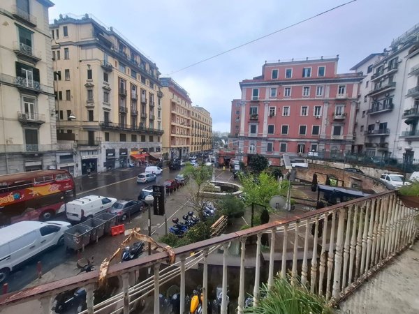 appartamento in vendita a Napoli in zona Chiaia