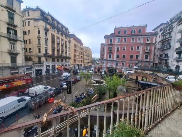 appartamento in vendita a Napoli in zona Chiaia